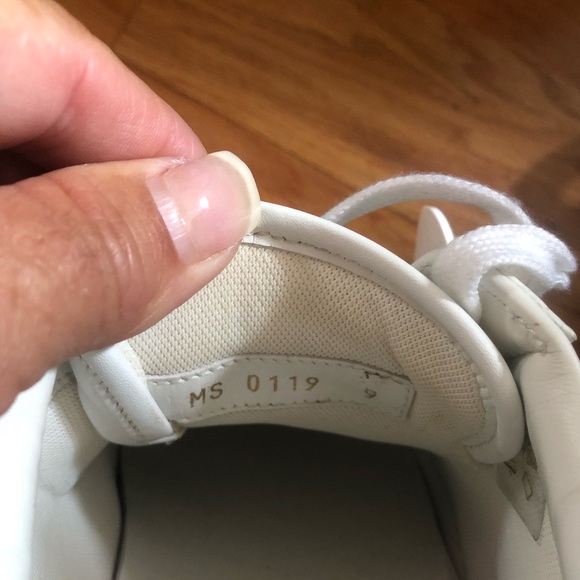 Men’s Louis Vuitton Sneakers - Picture 5 of 6